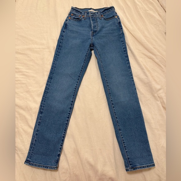 Levi’s Wedgie Straight- Medium Wash - Picture 4 of 8